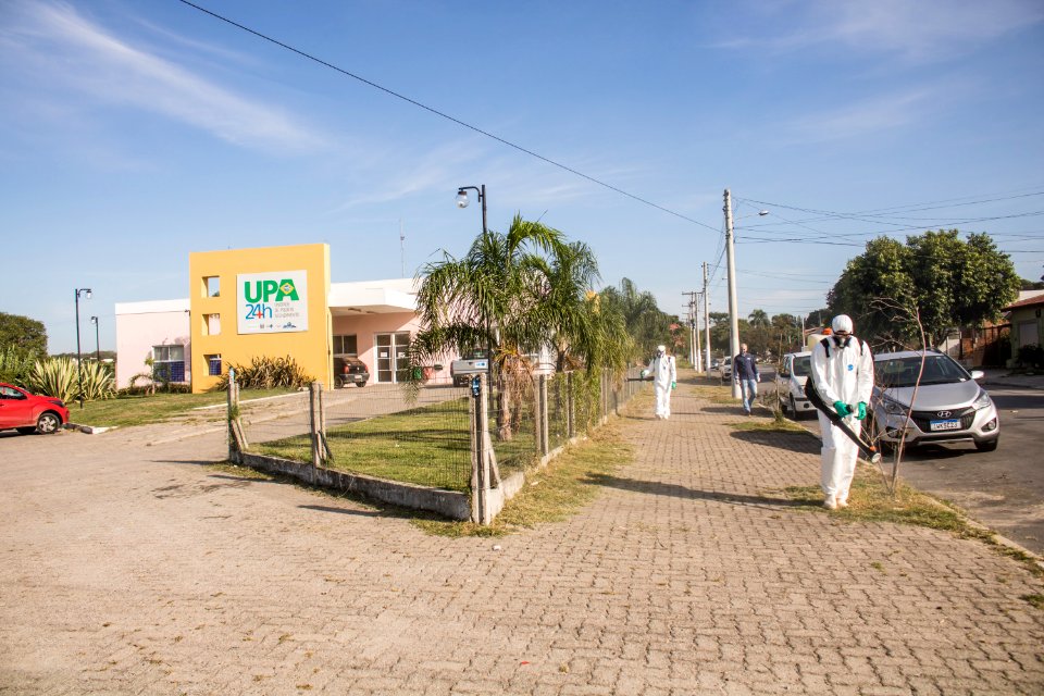 26.03.2020 - Ação de pulverização na UPA areal, PS e prédios públicos para prevenir a contaminação por coronavírus - Foto Michel Corvello