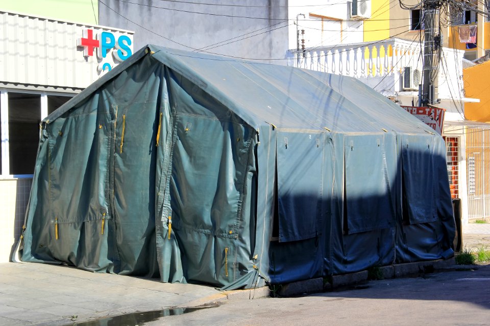 21.03.2020 - Exército monta barraca no PS de Pelotas para ajudar na triagem de pacientes - Foto Rodrigo Chagas