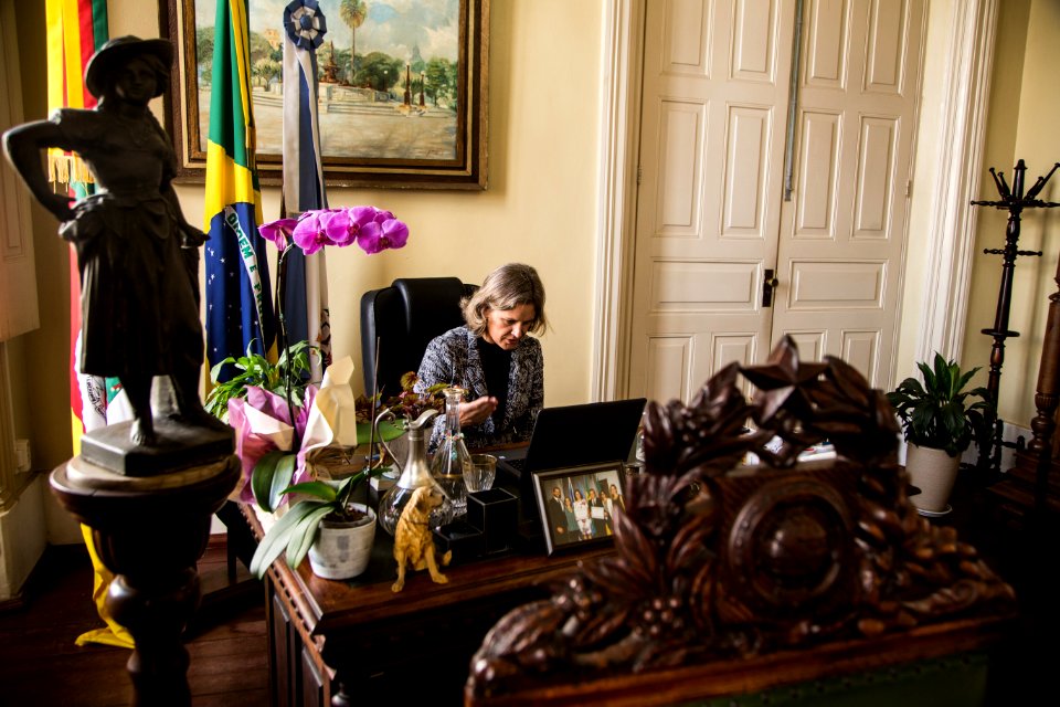 03.04.2020 - Prefeita Paula Mascarenhas durante reunião de secretariado por videoconferência - Foto: Gustavo Vara