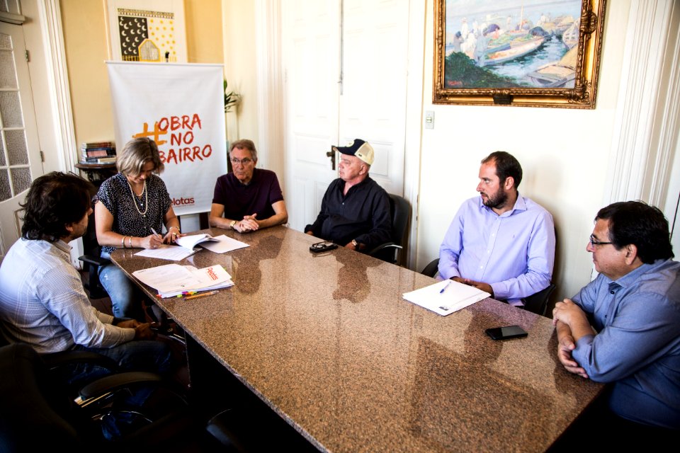 13.02.2020 - Prefeita Paula Mascarenhas realiza assinatura do contrato para requalificação da rua Marechal Floriano - Foto: Gustavo Vara