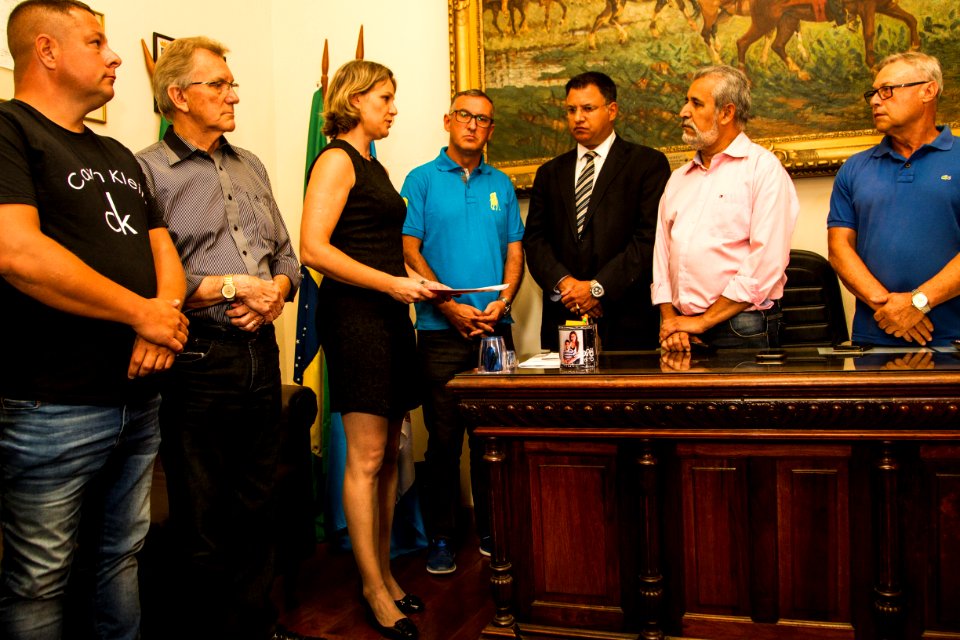 04.02.2020 - Prefeita Paula Mascarenhas entrega o veto ao PL da previdência ao presidente da Câmara de Vereadores, José Sizenando - Foto: Gustavo Vara