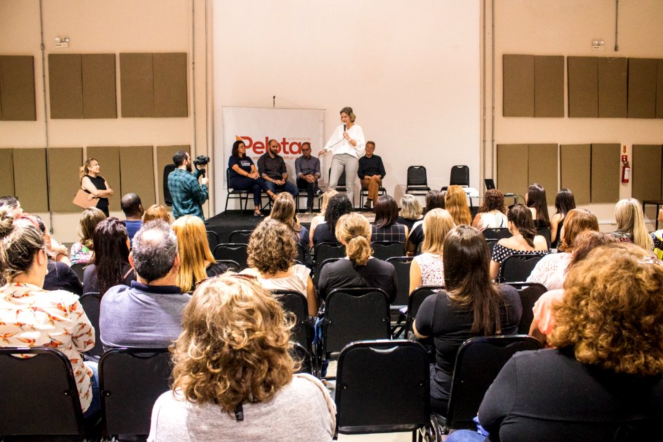 12.02.2020 -  Prefeita Paula Mascarenhas realiza acolhimento aos novos servidores da Educação - Foto Michel Corvello