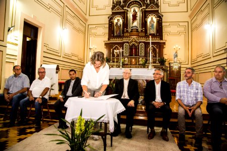 12.02.2020 - Prefeita Paula Mascarenhas realiza a  assinatura da lei nº 6.774 que declara o tombamento do edifício localizado à rua Gomes Carneiro, 1302, prédio da Igreja Matriz do Sagrado Coração de Jesus - Foto: Gustavo Vara