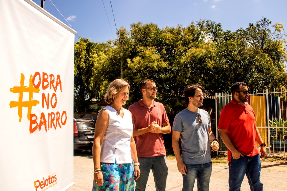 16.02.2020 - Prefeita Paula Mascarenhas visita a obra de pavimentação no Balneário dos Prazeres dentro do programa Obra no Bairro - Foto Michel Corvello