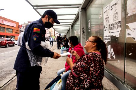 12.05.2020 - Ação integrada entre forças de seguraça para distribuição de máscaras com entrega de material de conscientização - Foto Michel Corvello