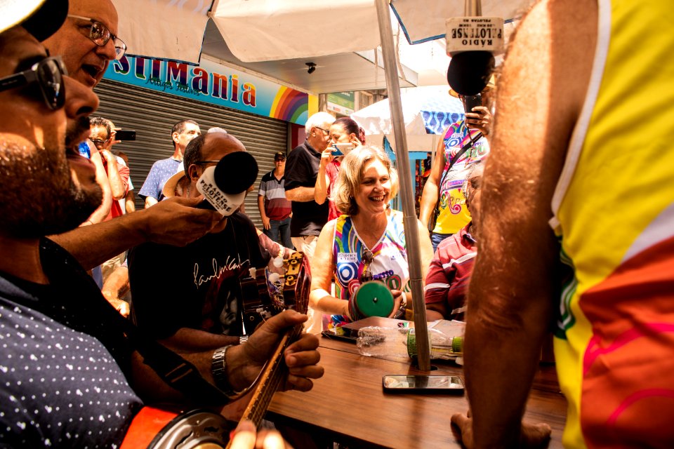 Prefeita Paula Mascarenhas prestigia Carnaval de rua do Bloco Expresso 620 com a Rádio Pelotense - Foto Michel Corvello
