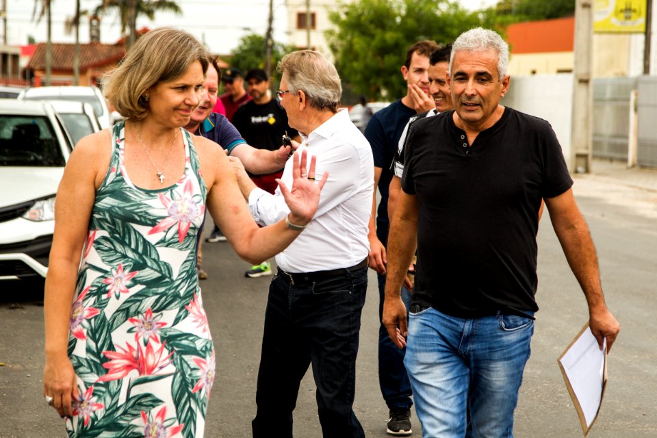 26.12.2019 - Prefeita Paula Mascarenhas e o vice Idemar Barz realizam a caminhada de entrega da requalificação asfáltica da rua Clio Fiori Druck - Foto: Gustavo Vara