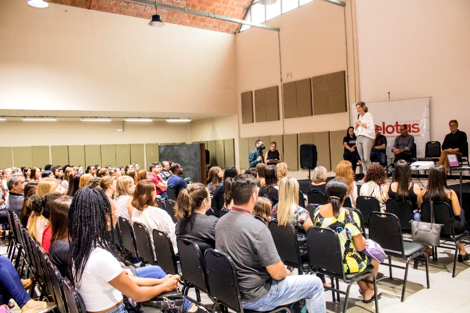 12.02.2020 -  Prefeita Paula Mascarenhas realiza acolhimento aos novos servidores da Educação - Foto Michel Corvello