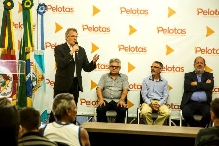 19.02.2020 - Entrega de escrituras aos moradores das Cohabs, evento realizado pelo governo do Estado - Foto: Gustavo Vara