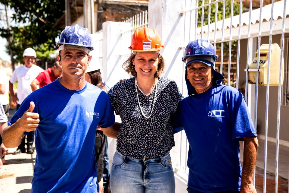 13.02.2020 - Prefeita Paula Mascarenhas e o vice Idemar Barz visitam as obras de drenagem da rua Mario Peiruque - Foto: Gustavo Vara