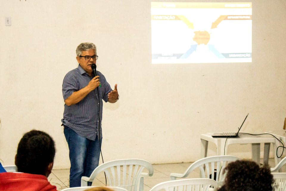 11.02.2020 - Prefeita Paula Mascarenhas realiza reunião com moradores do Loteamento Anglo - Foto Michel Corvello
