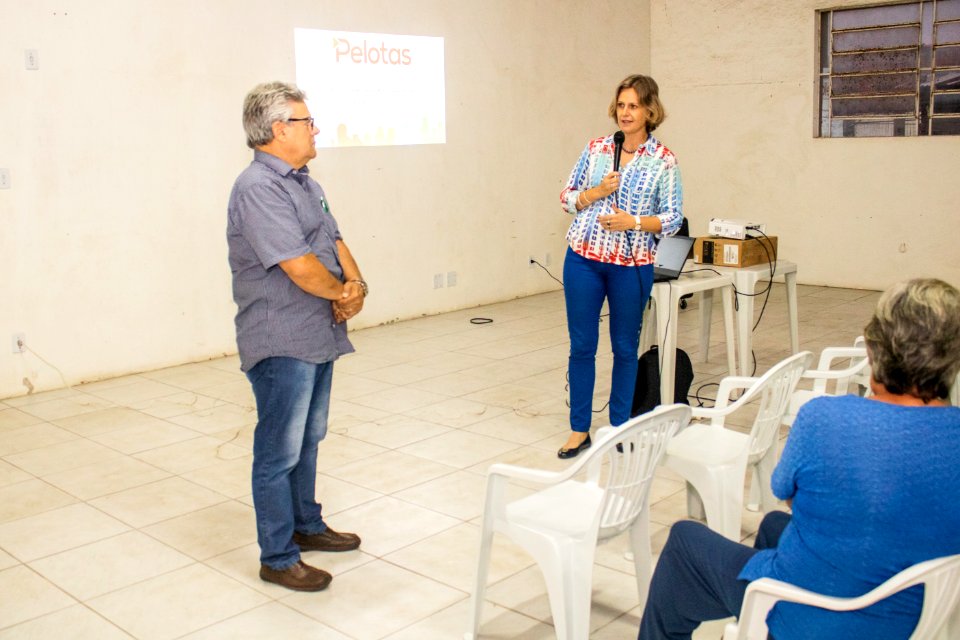 11.02.2020 - Prefeita Paula Mascarenhas realiza reunião com moradores do Loteamento Anglo - Foto Michel Corvello
