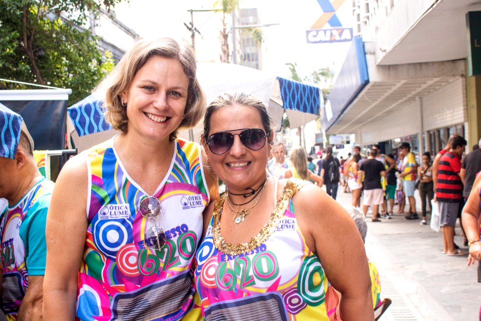 Prefeita Paula Mascarenhas prestigia Carnaval de rua do Bloco Expresso 620 com a Rádio Pelotense - Foto Michel Corvello