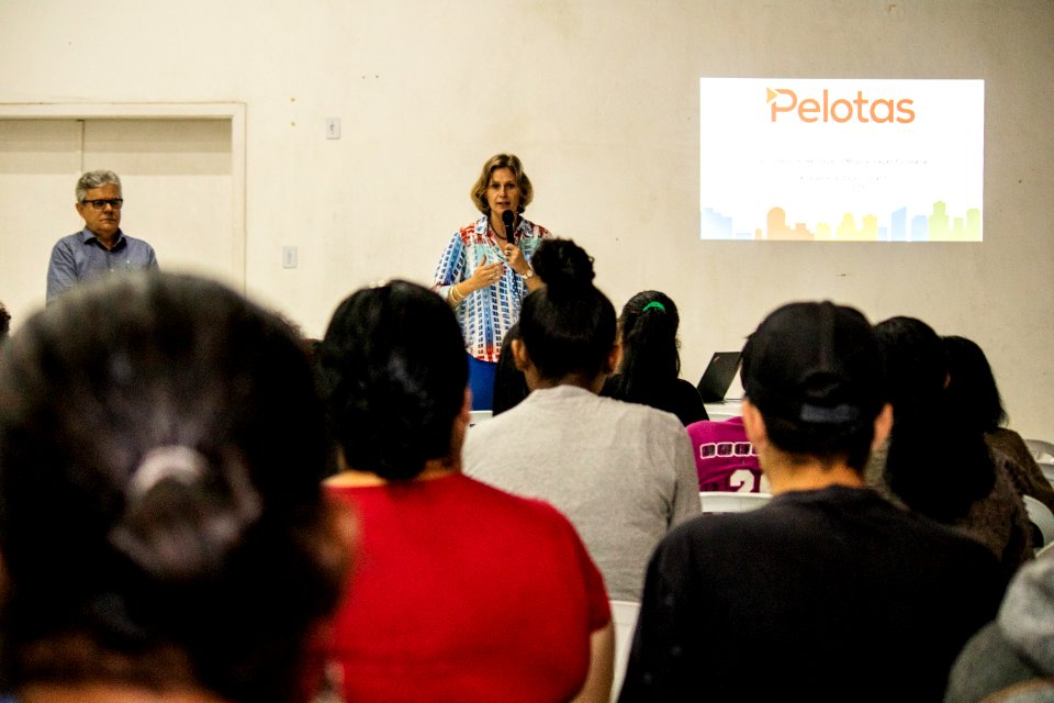 11.02.2020 - Prefeita Paula Mascarenhas realiza reunião com moradores do Loteamento Anglo - Foto Michel Corvello