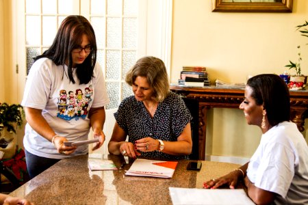 27.12.2019 - Prefeita Paula Mascarenhas realiza assinatura da lei 6.757 que inclui a Semana de Conscientização e Publicização da Doença de Duchenne Becker no calendário oficial do município. Lei de autoria da vereadora Daiane Dias - Foto: Gustavo Vara
