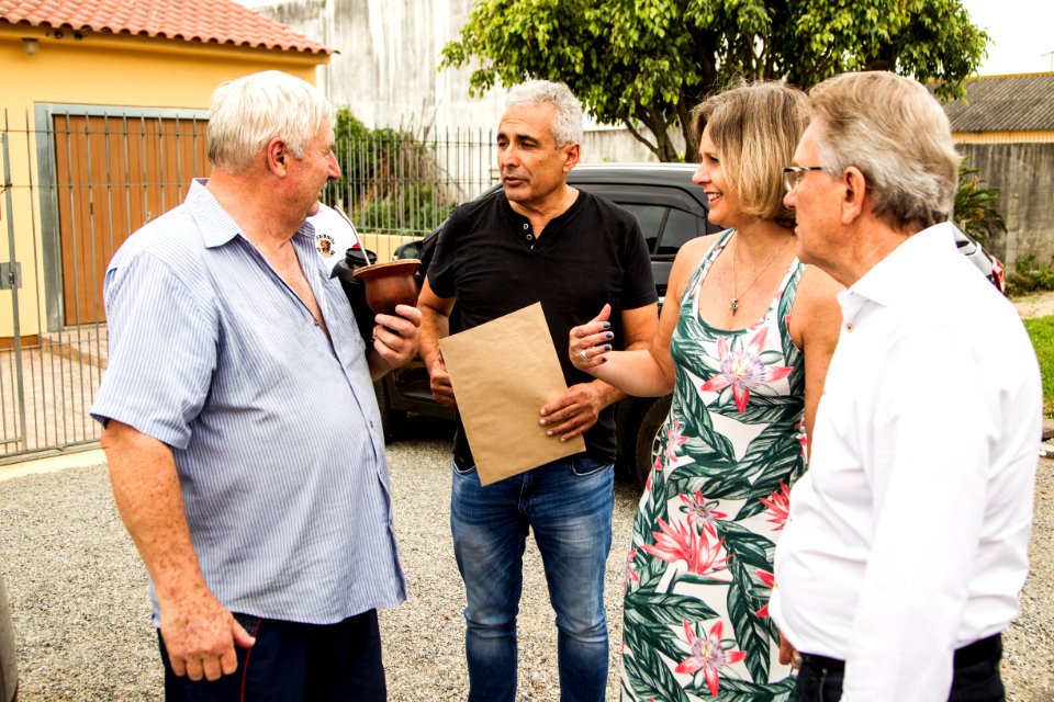 26.12.2019 - Prefeita Paula Mascarenhas e o vice Idemar Barz realizam a caminhada de entrega da requalificação asfáltica da rua Clio Fiori Druck - Foto: Gustavo Vara