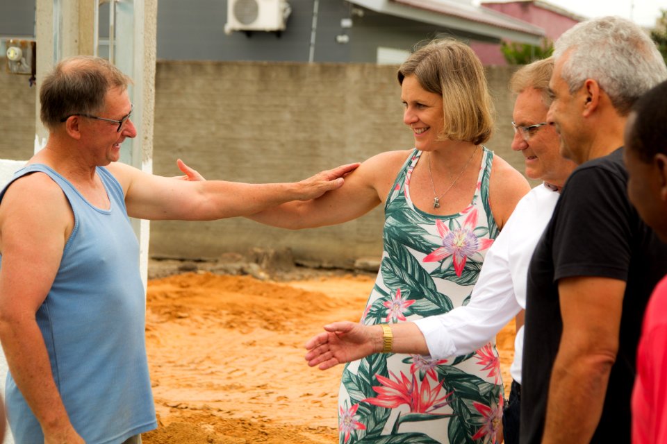 26.12.2019 - Prefeita Paula Mascarenhas e o vice Idemar Barz realizam a caminhada de entrega da requalificação asfáltica da rua Clio Fiori Druck - Foto: Gustavo Vara