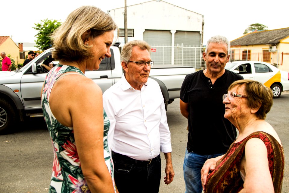 26.12.2019 - Prefeita Paula Mascarenhas e o vice Idemar Barz realizam a caminhada de entrega da requalificação asfáltica da rua Clio Fiori Druck - Foto: Gustavo Vara