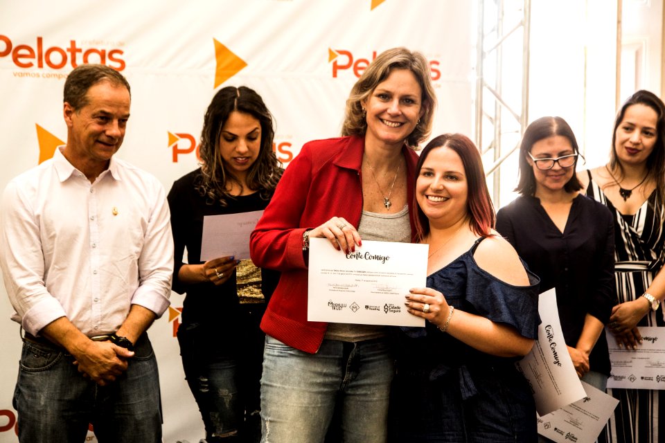 17.12.2019 - Prefeita Paula Mascarenhas entrega os certificados da formatura da metodologia Conte Comigo - Foto: Gustavo Vara