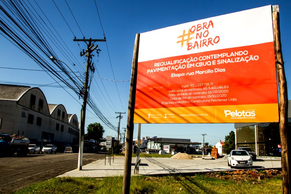 20.02.2020 - Prefeito em exercício Idemar Barz realiza visita às obras de requalificação da rua Marcílio Dias, com a presença do secretário de Planejamento e Gestão, Roberto Ramalho - Foto: Gustavo Vara