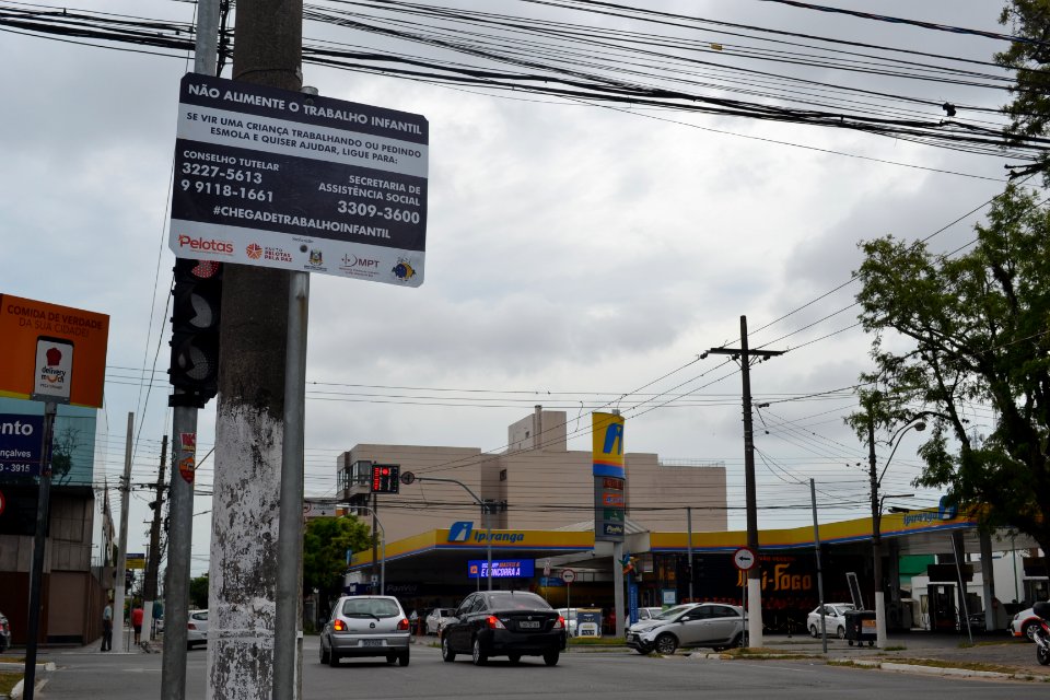 29.01.2020- Placa contra trabalho infantil - Foto Janine Tomberg