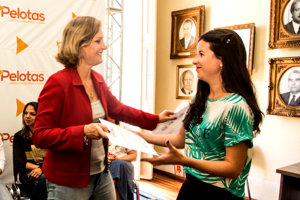 17.12.2019 - Prefeita Paula Mascarenhas entrega os certificados da formatura da metodologia Conte Comigo - Foto: Gustavo Vara