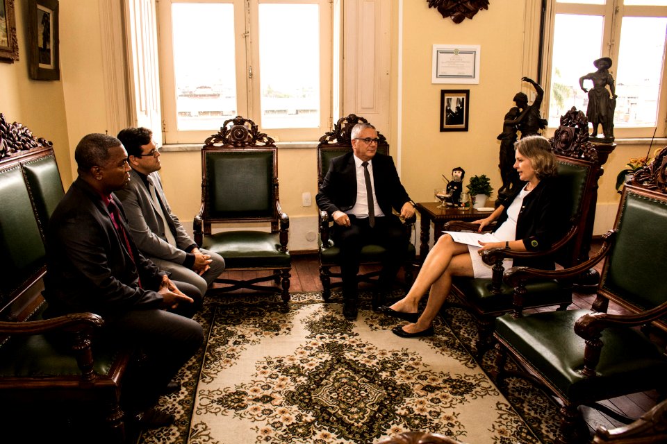 10.03.2020 - Prefeita Paula Mascarenhas recebe convite pelo vereador Enéias Clarindo 20° Congresso Petencostal-4