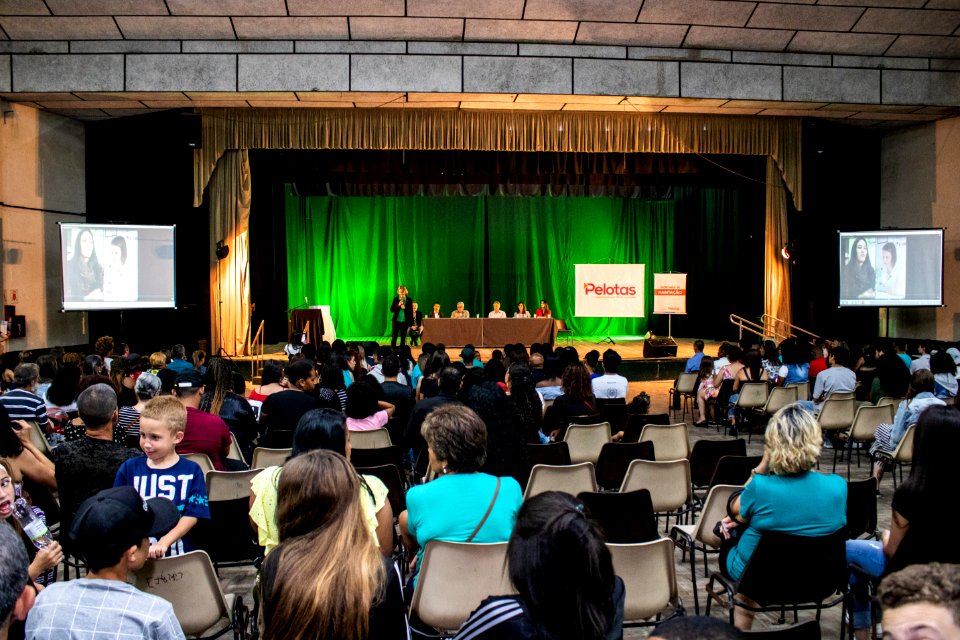 29.11.2019 - Prefeita Paula Mascarenhas e o vice Idemar Barz prestigiam a formatura dos cursos do projeto de Geração de Emprego e Renda da SHRF - Foto Michel Corvello
