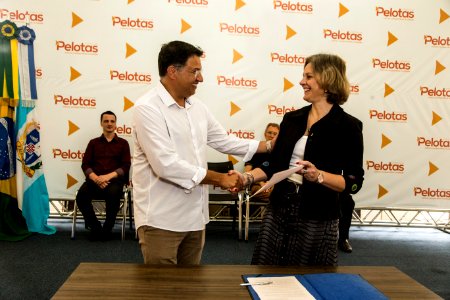 21.01.2020 - Prefeita Paula Mascarenhas realiza assinatura da lei que regulamenta o projeto Olho Vivo, do vereador Fabricio Tavares - Foto: Gustavo Vara