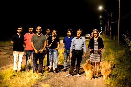 19.12.2019 - Prefeita Paula Mascarenhas e o vice Idemar Barz realizam caminhada de entrega da iluminação em LED da avenida Adolfo Fetter - Foto: Gustavo Vara