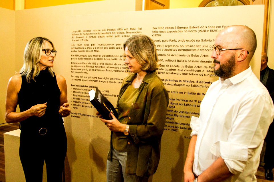 18.12.2019 - Prefeita Paula Mascarenhas participa da abertura da exposição ‘Gottuzo - Foto: Gustavo Vara