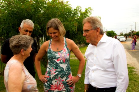 26.12.2019 - Prefeita Paula Mascarenhas e o vice Idemar Barz realizam a caminhada de entrega da requalificação asfáltica da rua Clio Fiori Druck - Foto: Gustavo Vara