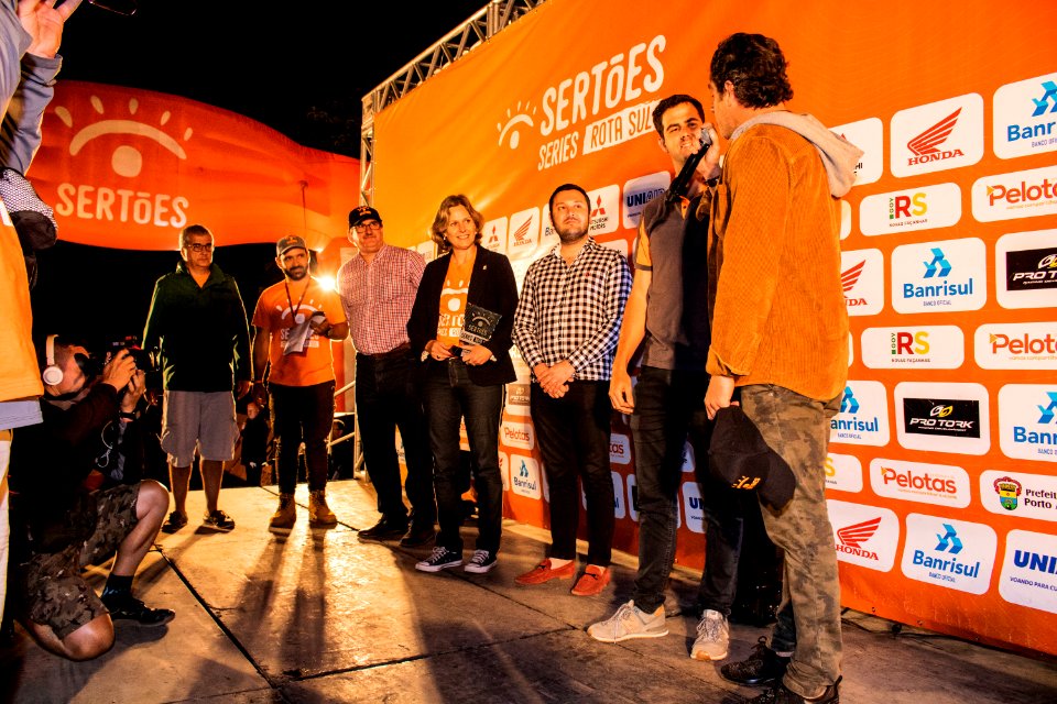 05.12.2019 - Prefeita Paula Mascarenhas participa da concentração dos competidores para a largada do Sertões Série Rota Sul - Foto Michel Corvello