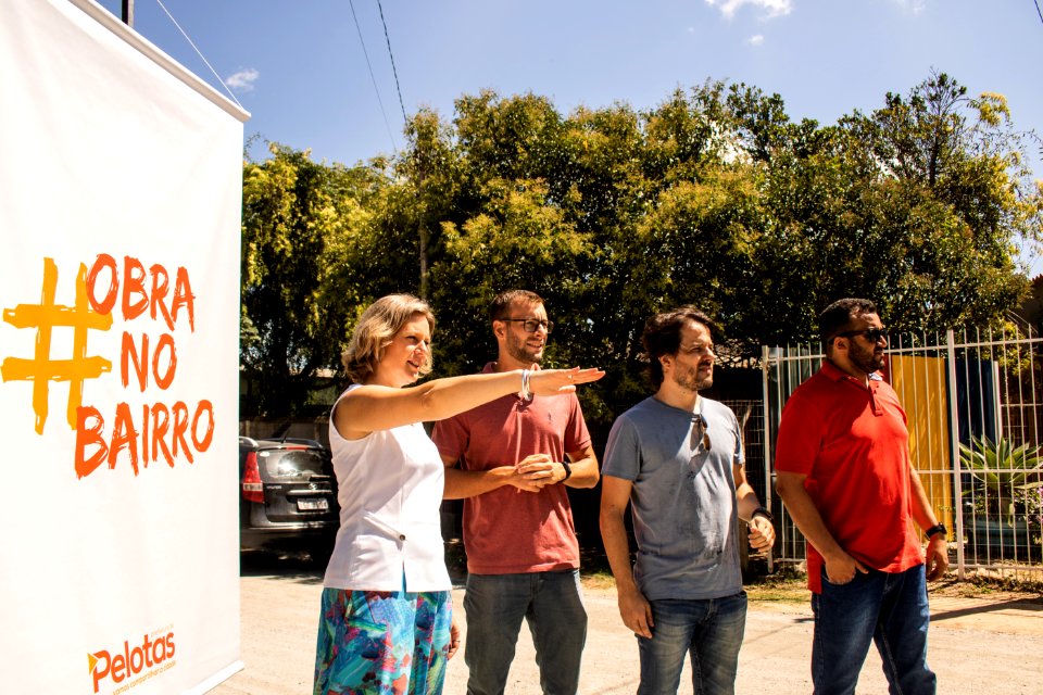 16.02.2020 - Prefeita Paula Mascarenhas visita a obra de pavimentação no Balneário dos Prazeres dentro do programa Obra no Bairro - Foto Michel Corvello