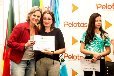 17.12.2019 - Prefeita Paula Mascarenhas entrega os certificados da formatura da metodologia Conte Comigo - Foto: Gustavo Vara