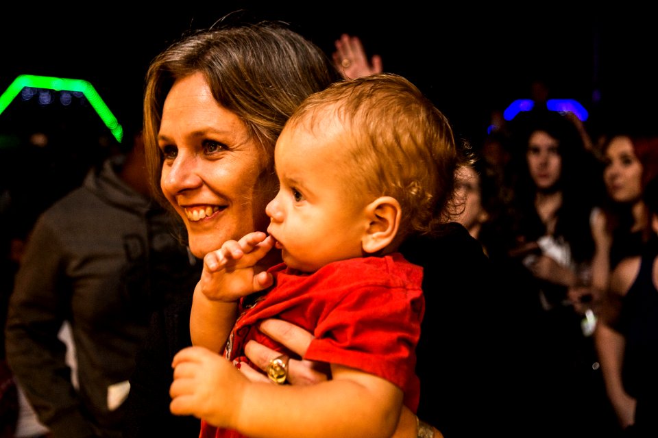 16.12.2019 -  Prefeita Paula Mascarenhas entrega a chave da cidade para o Papai Noel, durante a chegada na Praça Coronel Pedro Osório - Foto: Gustavo Vara