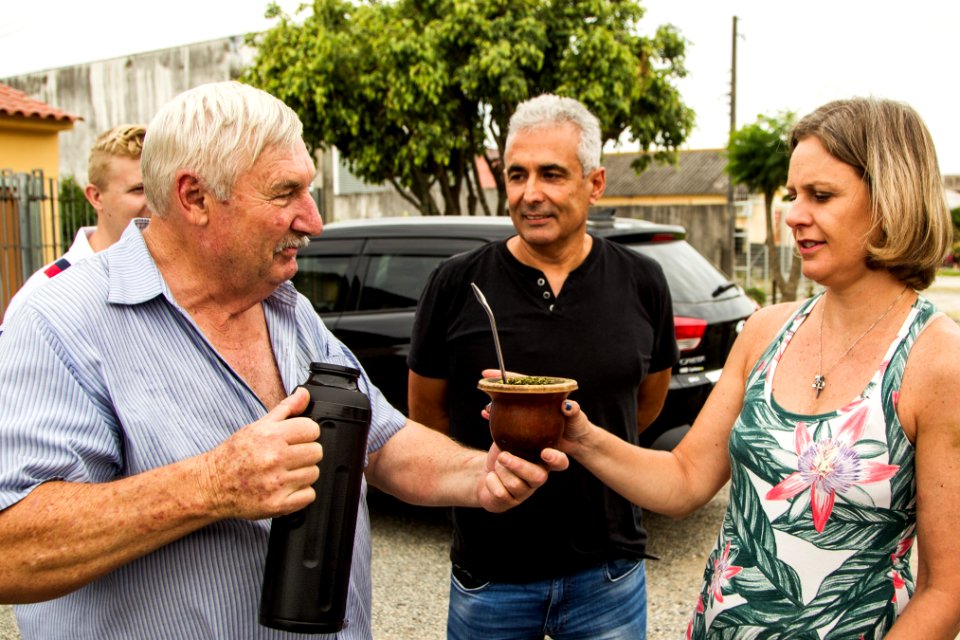 26.12.2019 - Prefeita Paula Mascarenhas e o vice Idemar Barz realizam a caminhada de entrega da requalificação asfáltica da rua Clio Fiori Druck - Foto: Gustavo Vara