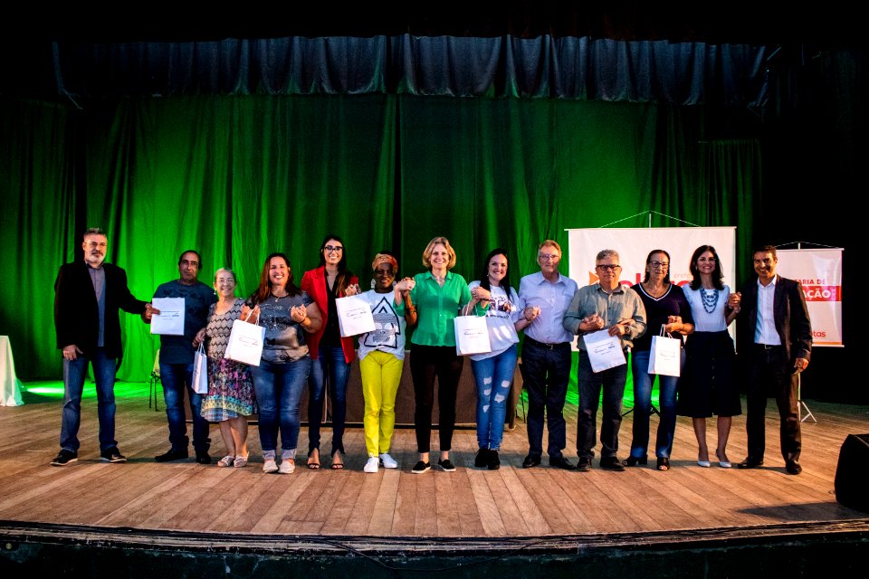 29.11.2019 - Prefeita Paula Mascarenhas e o vice Idemar Barz prestigiam a formatura dos cursos do projeto de Geração de Emprego e Renda da SHRF - Foto Michel Corvello