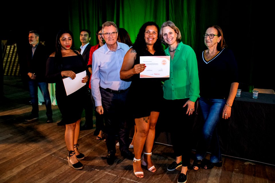 29.11.2019 - Prefeita Paula Mascarenhas e o vice Idemar Barz prestigiam a formatura dos cursos do projeto de Geração de Emprego e Renda da SHRF - Foto Michel Corvello