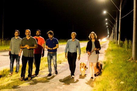 19.12.2019 - Prefeita Paula Mascarenhas e o vice Idemar Barz realizam caminhada de entrega da iluminação em LED da avenida Adolfo Fetter - Foto: Gustavo Vara