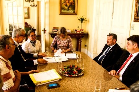 01.12.2019 - - Prefeita Paula Mascarenhas em reunião com a nova empresa gestora da UPA Areal, IB Saúde - Foto: Gustavo Vara