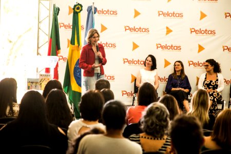 17.12.2019 - Prefeita Paula Mascarenhas entrega os certificados da formatura da metodologia Conte Comigo - Foto: Gustavo Vara