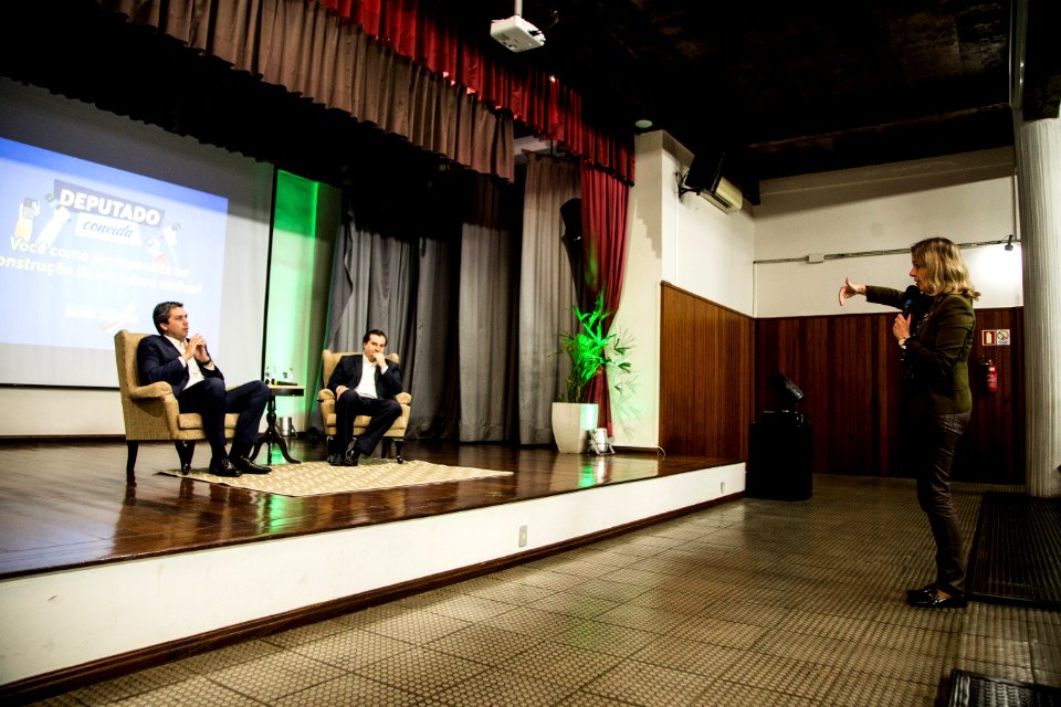 18.10.2019 - Prefeita Paula Mascarenhas participa da palestra do presidente da Câmara dos Deputados, Rodrigo Maia, promovida pelo deputado federal Daniel Trzeciak - Foto: Gustavo Vara