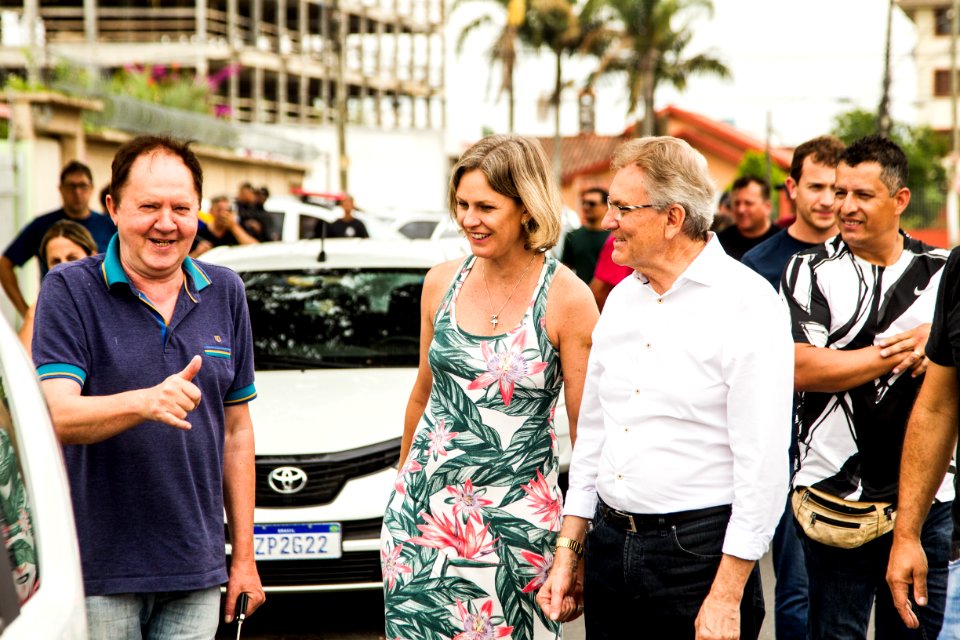 26.12.2019 - Prefeita Paula Mascarenhas e o vice Idemar Barz realizam a caminhada de entrega da requalificação asfáltica da rua Clio Fiori Druck - Foto: Gustavo Vara