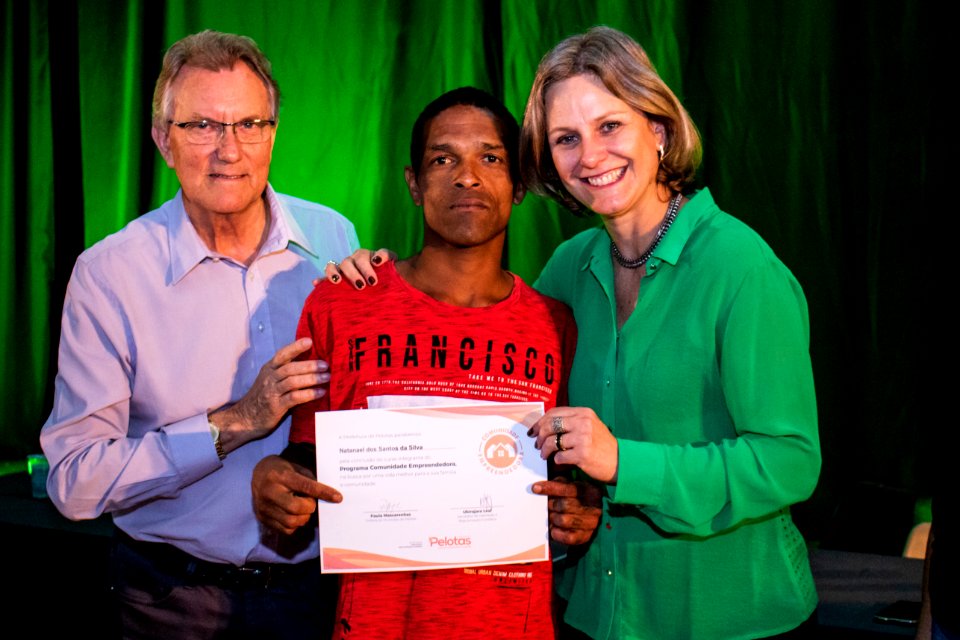 29.11.2019 - Prefeita Paula Mascarenhas e o vice Idemar Barz prestigiam a formatura dos cursos do projeto de Geração de Emprego e Renda da SHRF - Foto Michel Corvello