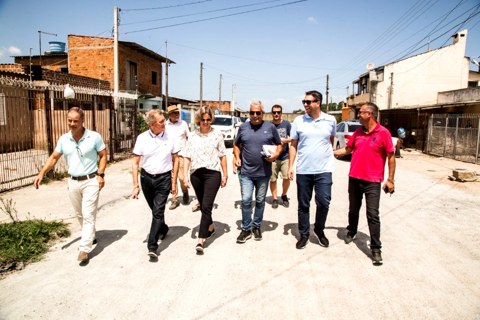 24.01.2020 - Rua do Loteamento 4 de Agosto recebe tratamento asfáltico - Foto: Gustavo Vara