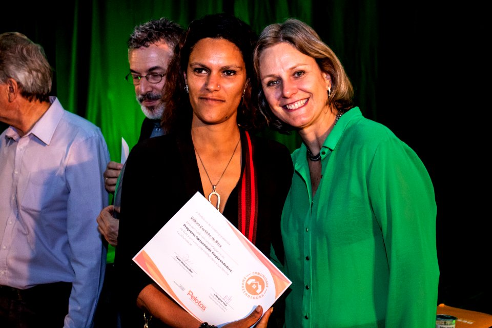 29.11.2019 - Prefeita Paula Mascarenhas e o vice Idemar Barz prestigiam a formatura dos cursos do projeto de Geração de Emprego e Renda da SHRF - Foto Michel Corvello