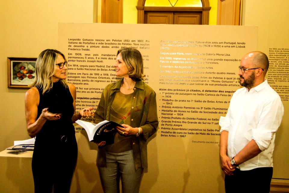 18.12.2019 - Prefeita Paula Mascarenhas participa da abertura da exposição ‘Gottuzo - Foto: Gustavo Vara