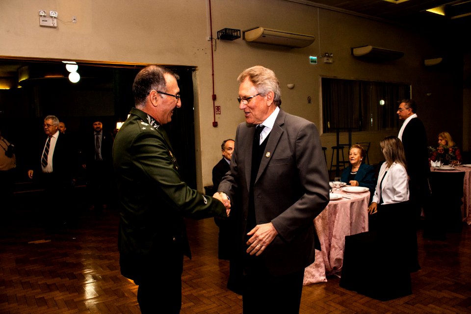 17.10.2019 - Vice-prefeito Idemar Barz recebe medalha Academia de Letras - Foto Michel Corvello