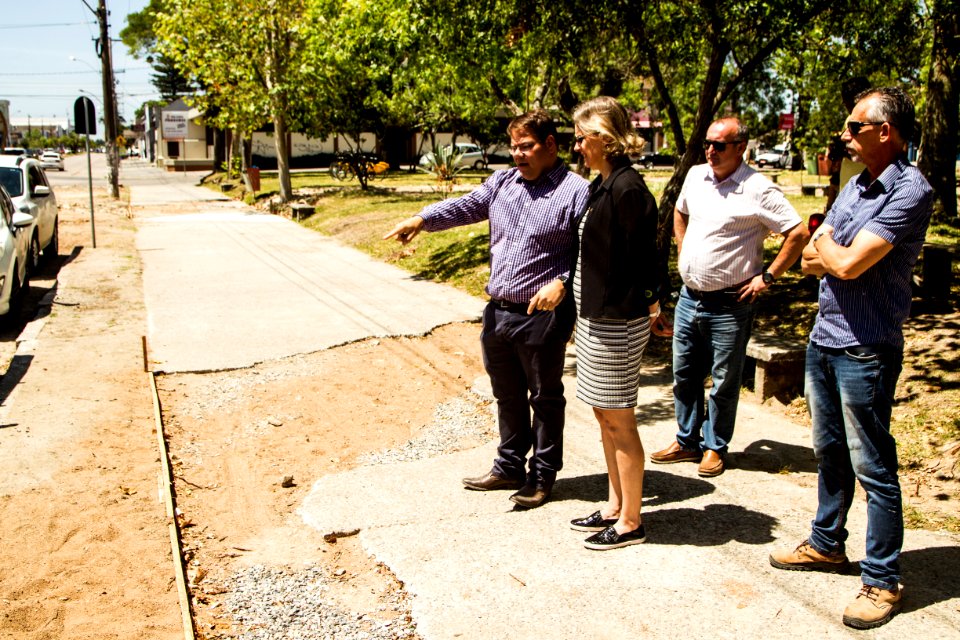 19.12.2019 - Prefeita Paula Mascarenhas visita às obras do Sanep  na Praça do Colono, rua Barão de Azevedo Machado (entre Gonçalves Chaves e JK), avenida Ildefonso em frente a Mario Peiruque  - Foto: Gustavo Vara